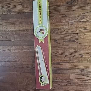Gift wrap cutter